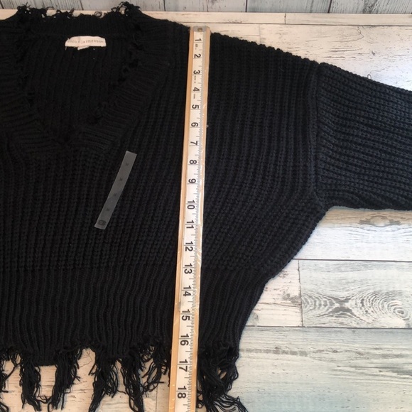 Coco + Jaimeson Destructed Sweater NWOT Medium - Picture 8 of 10
